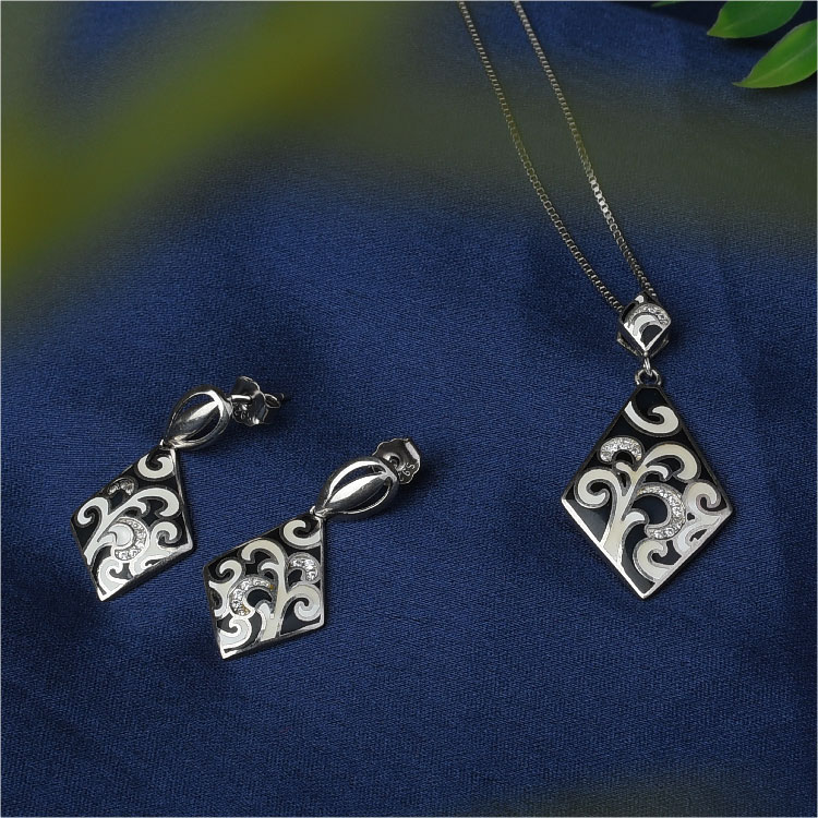 Swirl Shine Black and Diamond Pendant Set - PS10