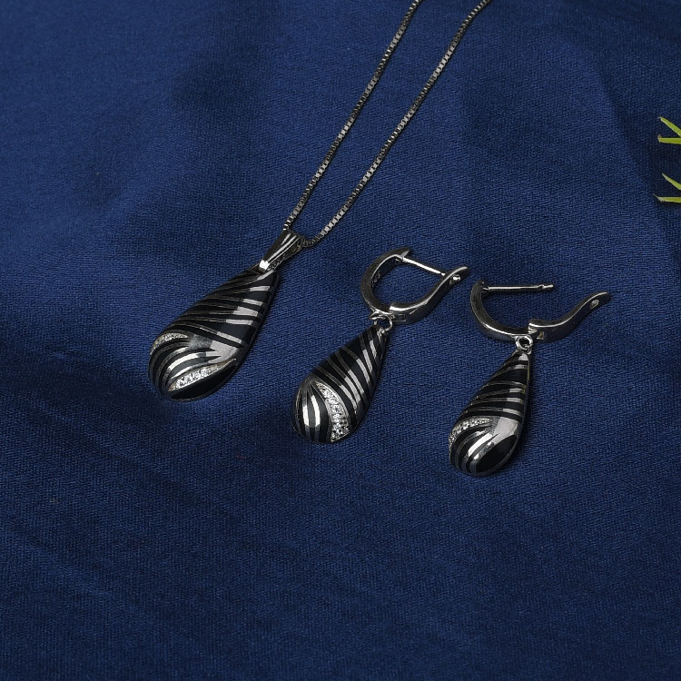 Teardrop Shape Black Strips Silver Pendant Set - PS11